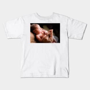 Baby boy holding his father's hand (C027/7681) Kids T-Shirt